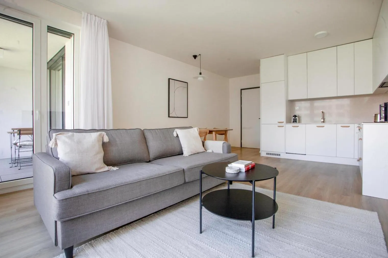 Blueground Prague 7 Furnished With Balcony Prg-1 Apartamento